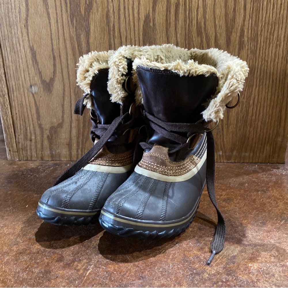 Womens sorel waterproof boots size 8.5